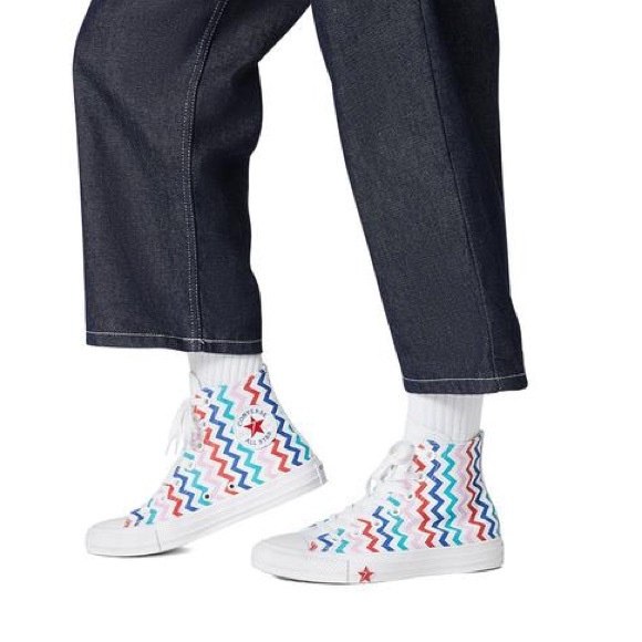 NWT Converse Chuck Taylor All Star Voltage HI Top - Picture 2 of 10